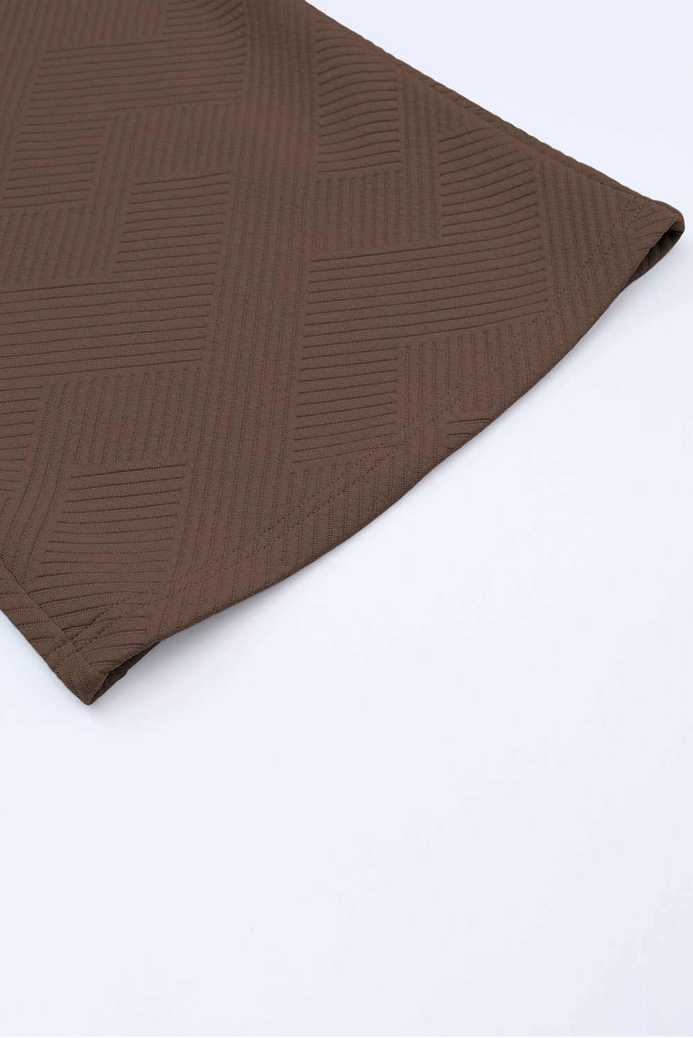 Conjunto de camiseta holgada con textura marrón y pantalón con cordón