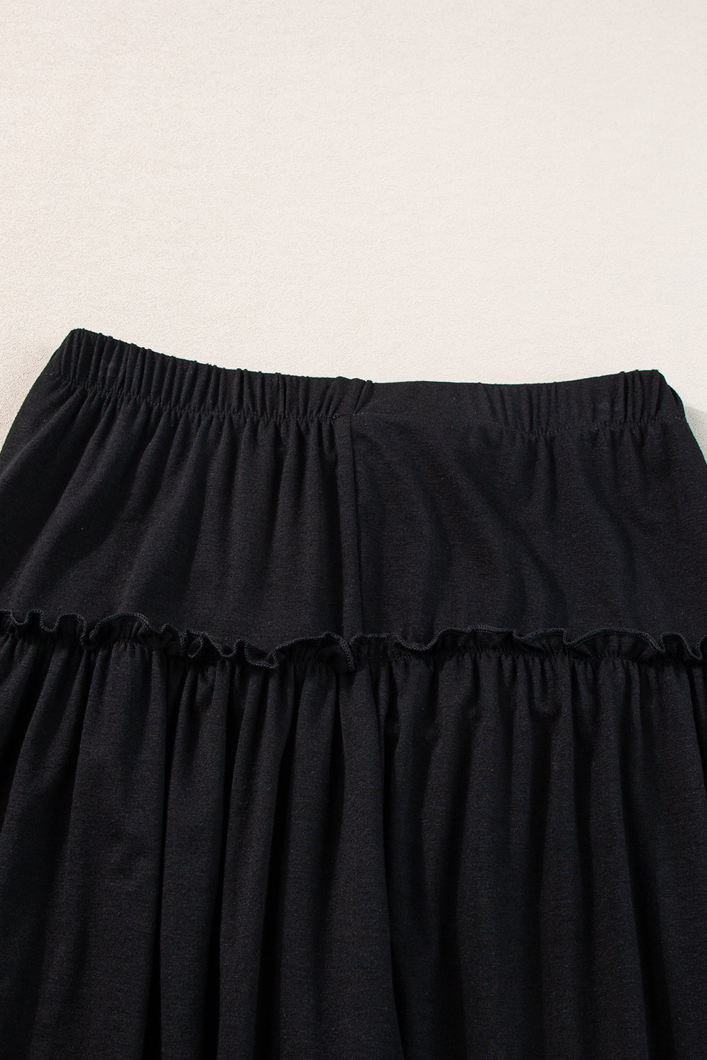 Pantalones anchos de cintura alta con cordón y volantes negros