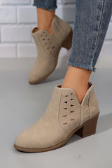 Bottines beiges ajourées à bout pointu et talon, effet daim
