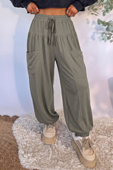 Pantalon large vert kaki ou bleu à taille élastiquée et cordon