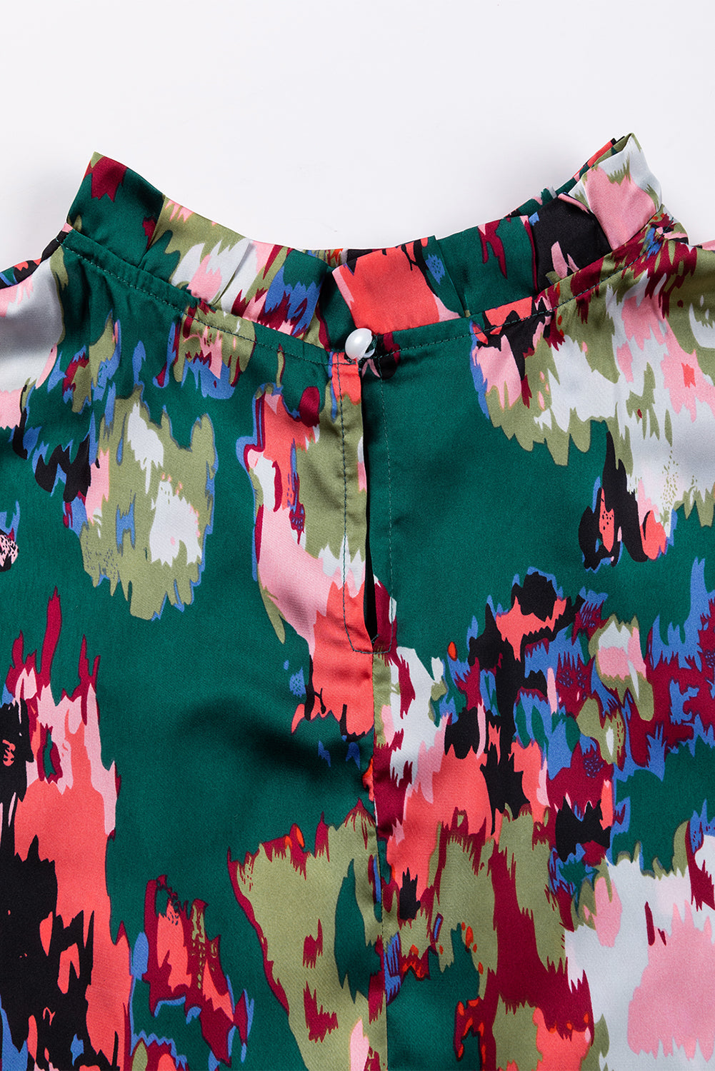 Blouse verte à imprimé abstrait, poignets smockés et col à volants-A WOMAN WE LOVE