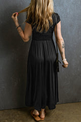 Long -frowned black dress with short sleeves and high -collar -collar in V collar