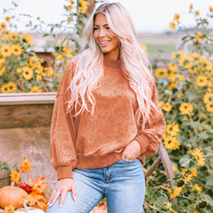 Orange sweatshirt with neck and drooping shoulders