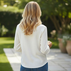 Elegant white blouse textured with v * collar